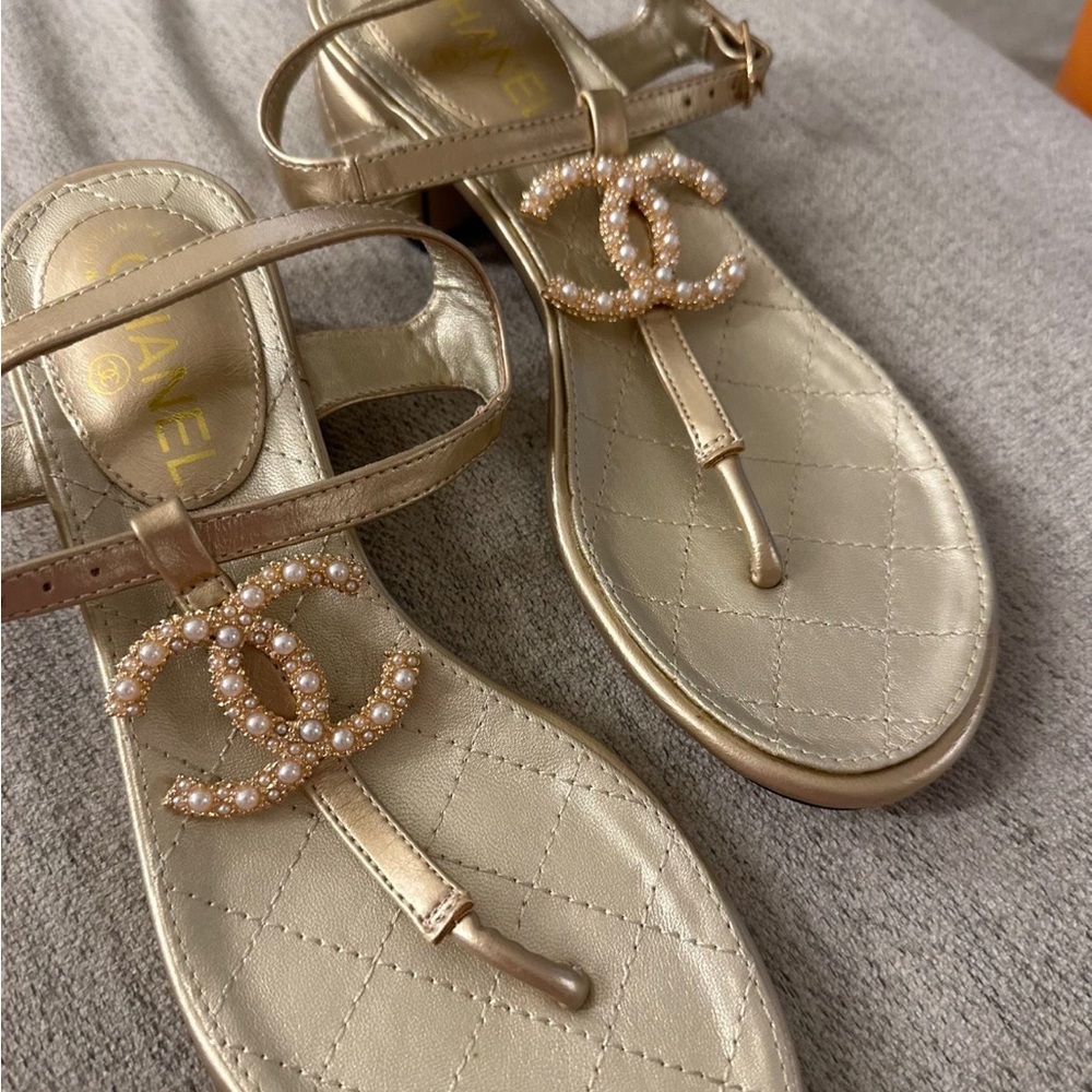 NWOT “Chanel” like Pearl Gold Quilted Sandals Shoes Sz 37 .